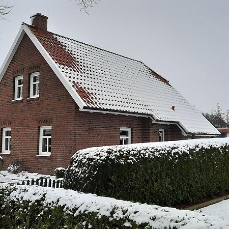 Tolles Ferienhaus In Pilsum - Ferienhaus Trientje - Mit Garten Und Ueberdachter Terrasse Екстериор снимка
