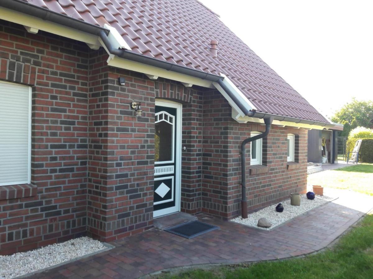 Tolles Ferienhaus In Pilsum - Ferienhaus Trientje - Mit Garten Und Ueberdachter Terrasse Екстериор снимка