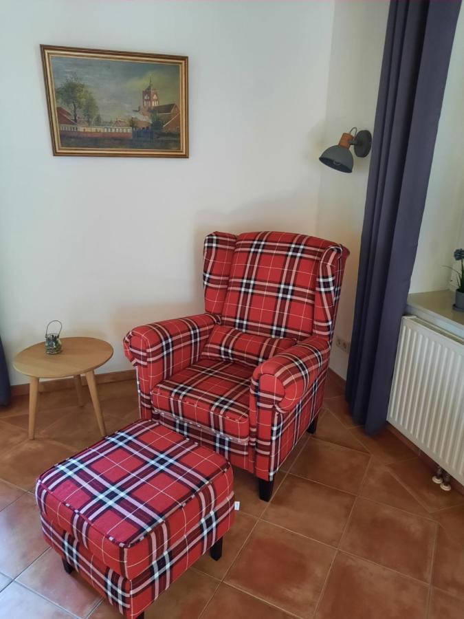 Tolles Ferienhaus In Pilsum - Ferienhaus Trientje - Mit Garten Und Ueberdachter Terrasse Екстериор снимка