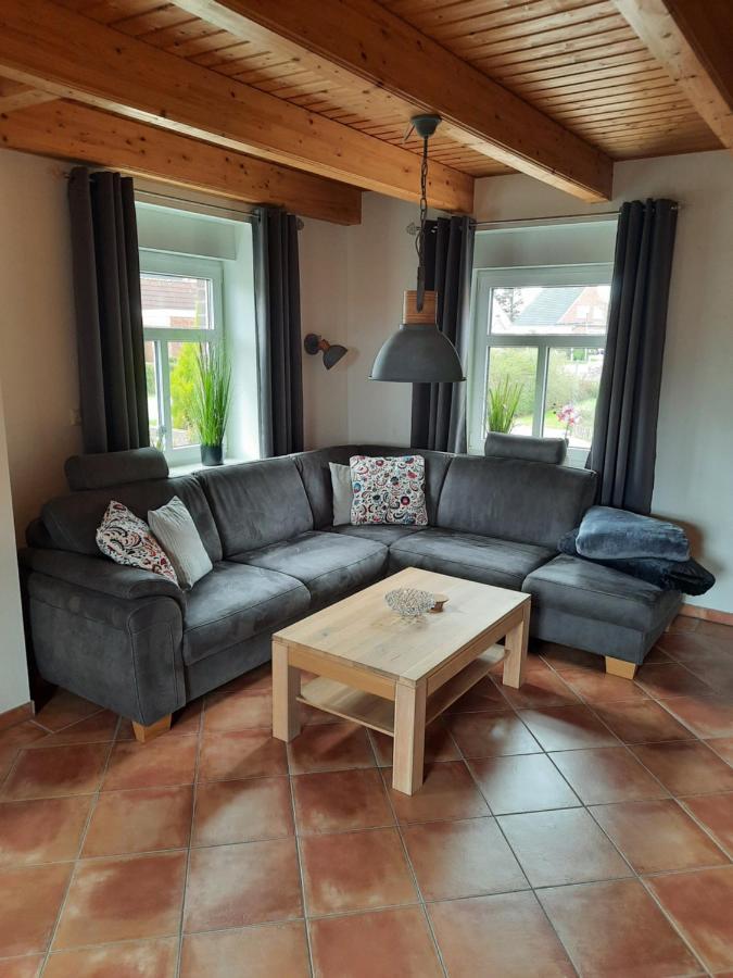 Tolles Ferienhaus In Pilsum - Ferienhaus Trientje - Mit Garten Und Ueberdachter Terrasse Екстериор снимка
