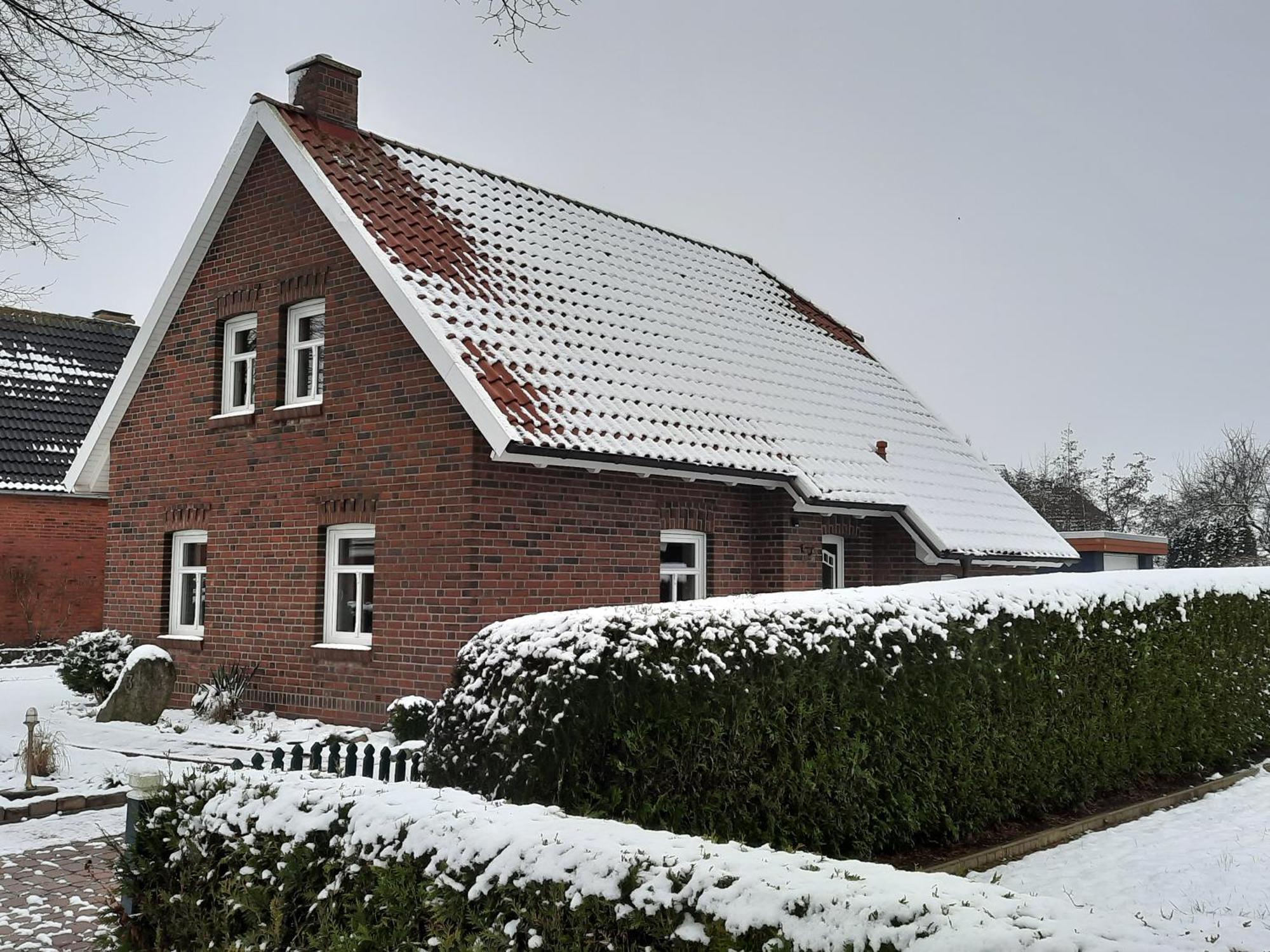 Tolles Ferienhaus In Pilsum - Ferienhaus Trientje - Mit Garten Und Ueberdachter Terrasse Екстериор снимка