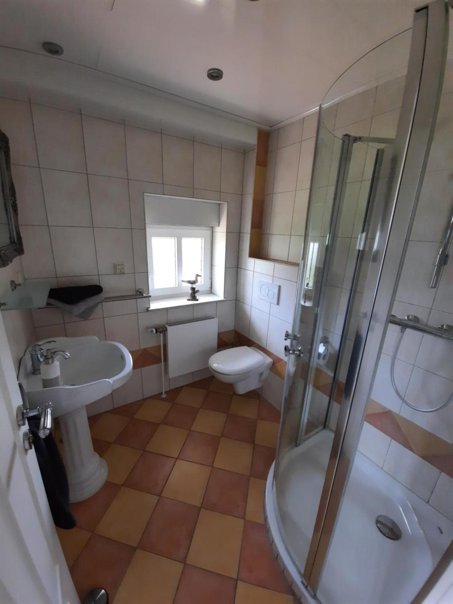 Tolles Ferienhaus In Pilsum - Ferienhaus Trientje - Mit Garten Und Ueberdachter Terrasse Екстериор снимка